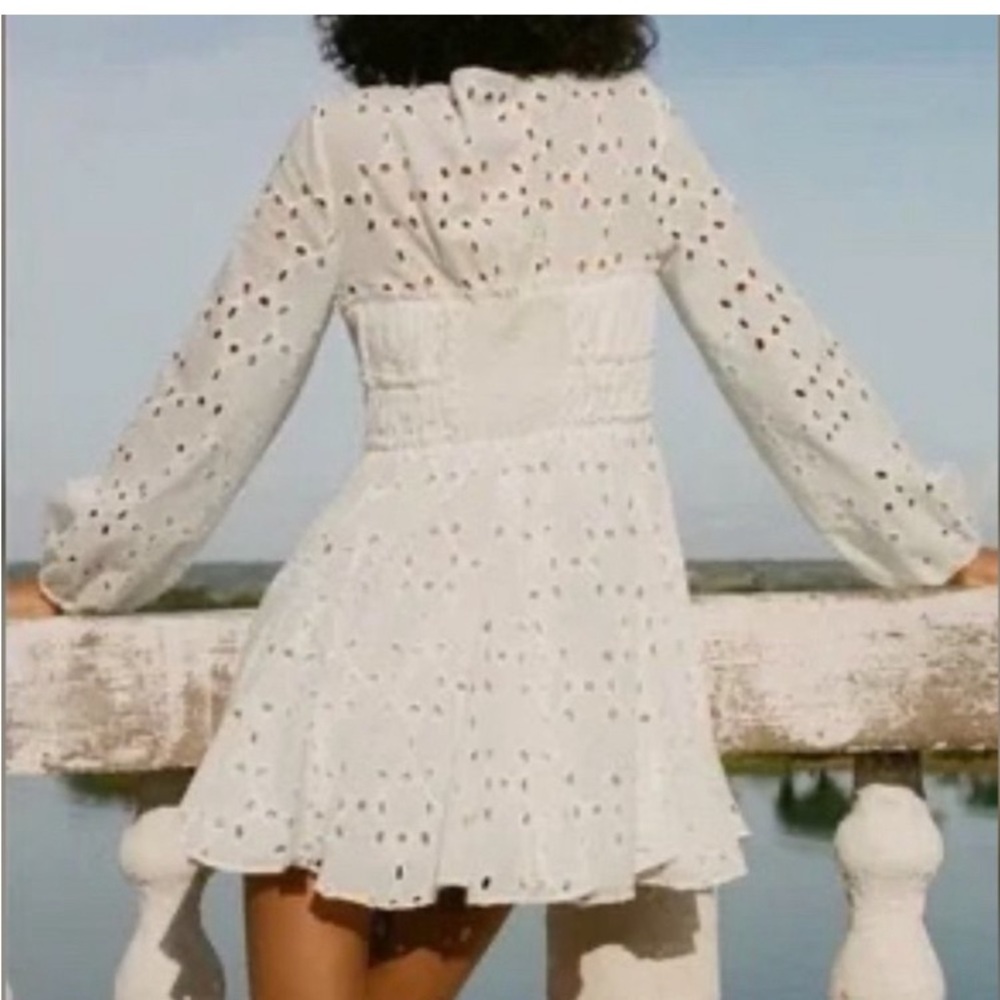 ZARA BNWT OYSTER WHITE EMBROIDERED MINI DRESS CUTWORK